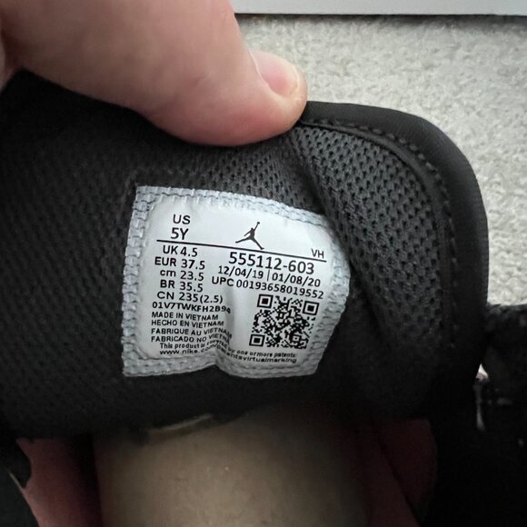 Jordan 1 Mid Pink Quartz (GS) - Picture 3 of 3